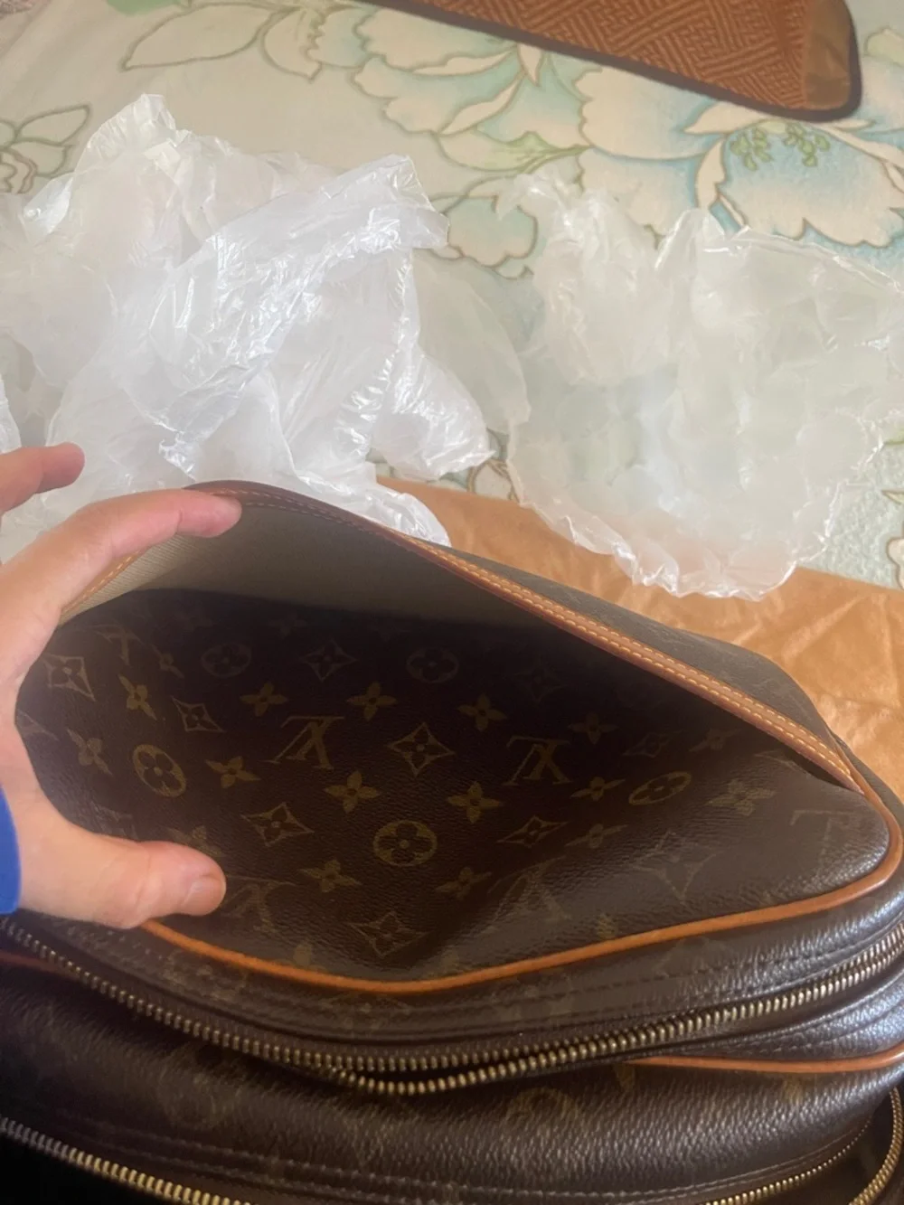 LOUIS VUITTON Monogram Canvas Reporter PM Bag‎ Crossbody message- Brown/Tan